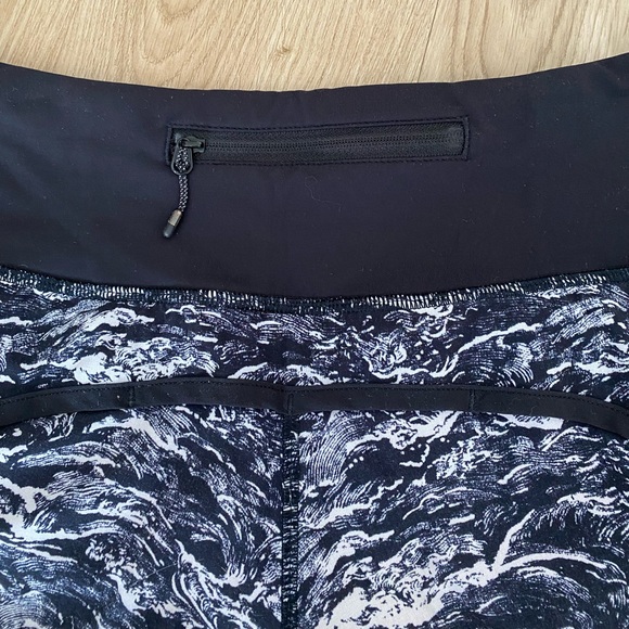 ❤️ lululemon athletica Run Times Short - 4-Way Stretch - Size 4 - Picture 6 of 9